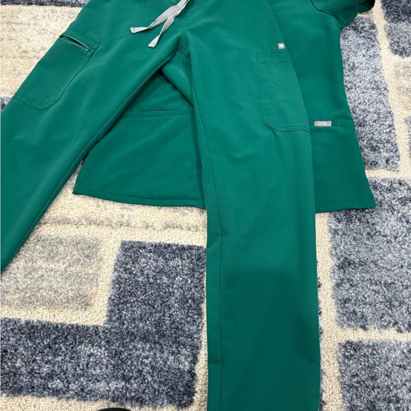 Figs green scrub set - Picture 3 of 4